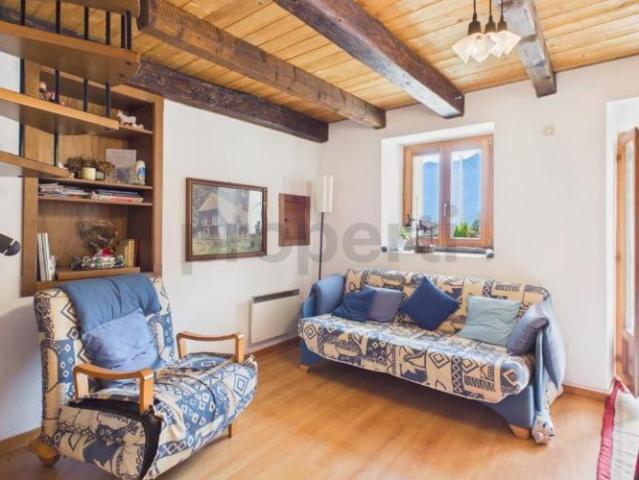 Elegantes 2.5 Zimmer Reihenhaus mit Balkon, Blenio