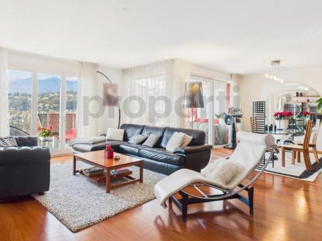 Elegantes 6.5 Zimmer Einfamilienhaus mit Garten und freier Aussicht in Davesco Soragno