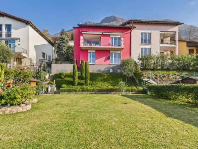 Elegantes freistehendes 6.5 Zimmer Haus mit Garten und freier Aussicht in Davesco Soragno