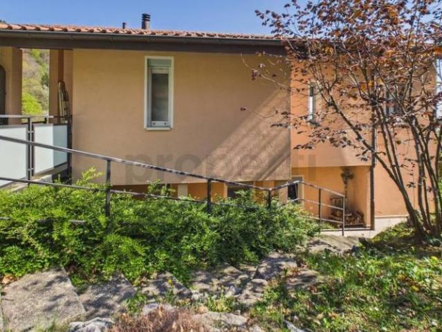 Elegantes 6.5 Zimmer Einfamilienhaus mit grossem Garten und Parkplatz, Breggia