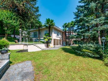 Villa Eden: Elegantes Anwesen, umgeben von den Weinbergen von Agno