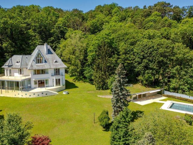 Elegantes Anwesen mit großzügigem Grundbesitz 11.045 m² zur Vermietung