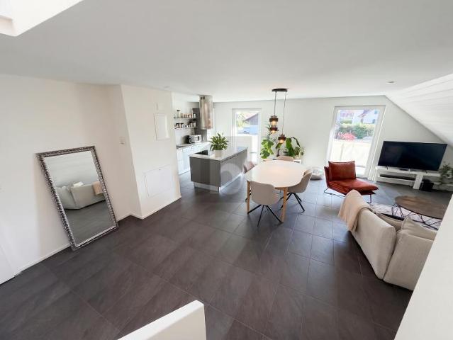 ELEGANTES DUPLEX IM LICHT GETAUCHT