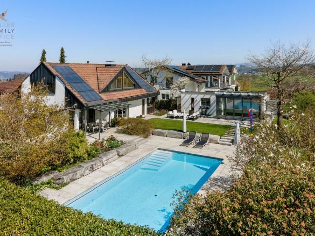 Elegantes Einfamilienhaus mit traumhafter Gartenanlage und Poolidylle