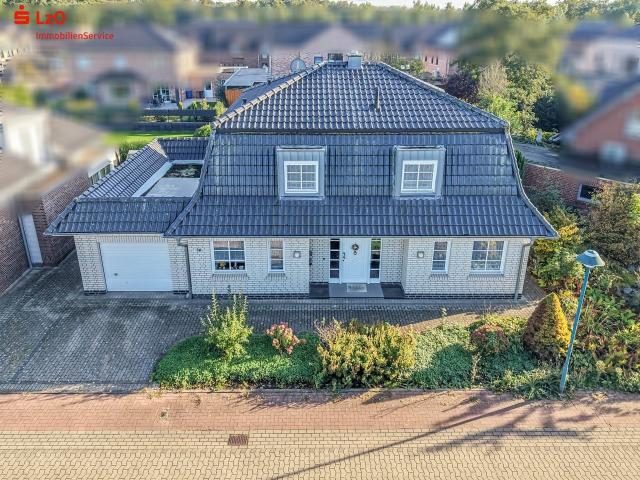 Elegantes Einfamilienhaus mit Mansardendach in ruhiger Sackgassenlage in Lohne Hopen