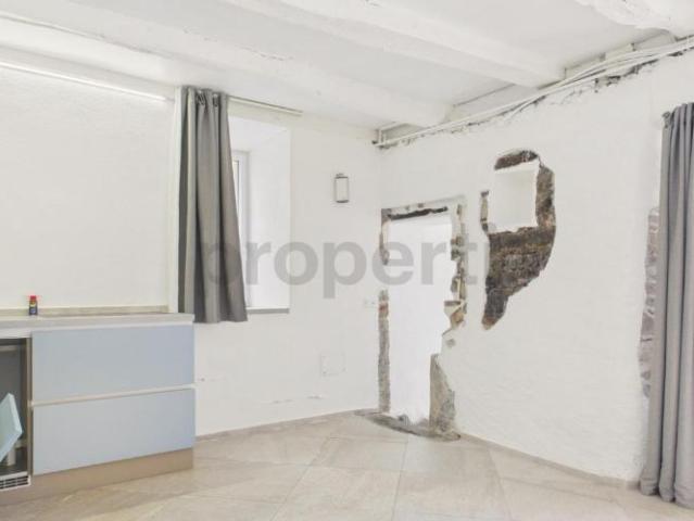 Elegantes Einfamilienhaus, 1 Zimmer mit grossem Balkon, Breggia
