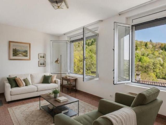 Elegantes freistehendes 6.5 Zimmer Haus mit grossem Garten und Parkplatz, Breggia