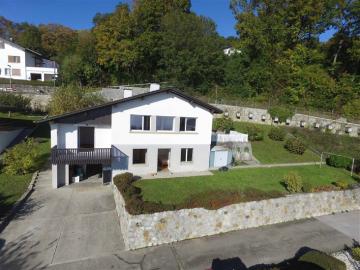 Elegantes freistehendes Haus mit 6,5 Zimmern, Terrasse und atemberaubender Aussicht