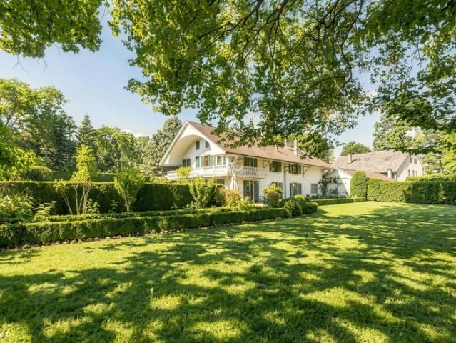 Elegantes Haus mit Charakter im Herzen der Genfer Landschaft