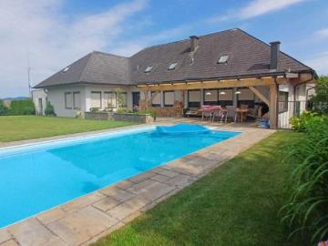 Elegantes Landhaus mit stilvoller Wohnatmosphäre und Wellnessbereich
