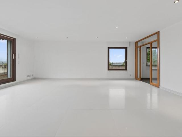 Elegantes Penthouse mit 180° Dachterrasse und hellem Wohnkonzept