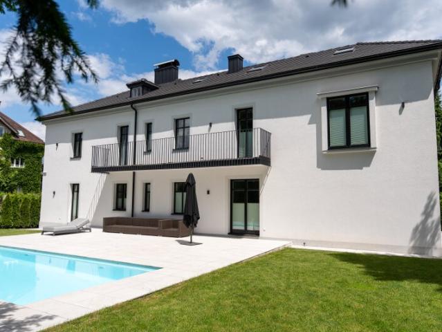 Elegantes Refugium nahe dem Festspielhaus Salzburg: Imposante Stadtvilla mit XL Garten und Außenpool in angenehmer Wohnlage Riedenburg Maxglan