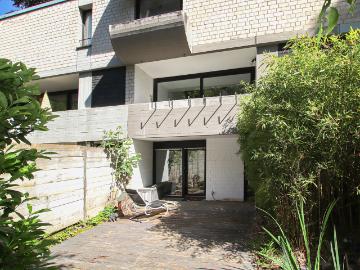Elegantes Reihenhaus in Split Level Bauweise