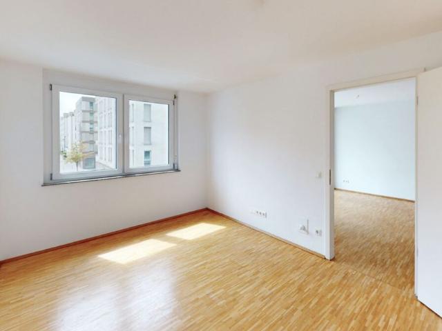 Elegantes Wohnen mit Terrasse: Stilvolle 2 Zimmer Wohnung mit offenem Wohn /Essbereich