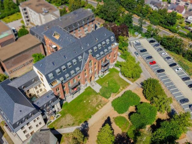 Elegantes Wohnen im historischen Kloster Gehobene 3 Zimmerwohnung mit Einbauküche und Loggia!