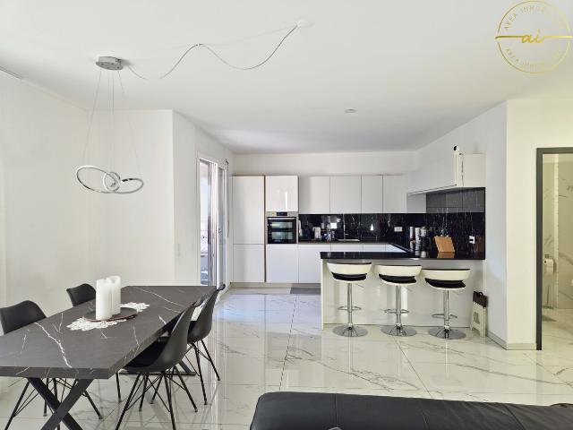 ELEGANTES UND HELLES 4.5 ZIMMIGES APARTMENT MIT PRIVATEM GARTEN