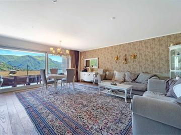 Elegantes und repräsentatives Penthouse mit Seeblick