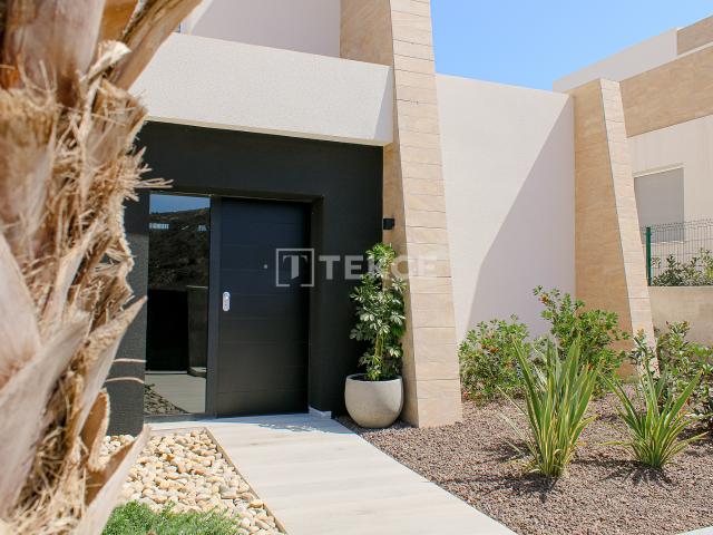 Elegantes Villas de Golf Adosadas con Piscina en Algorfa