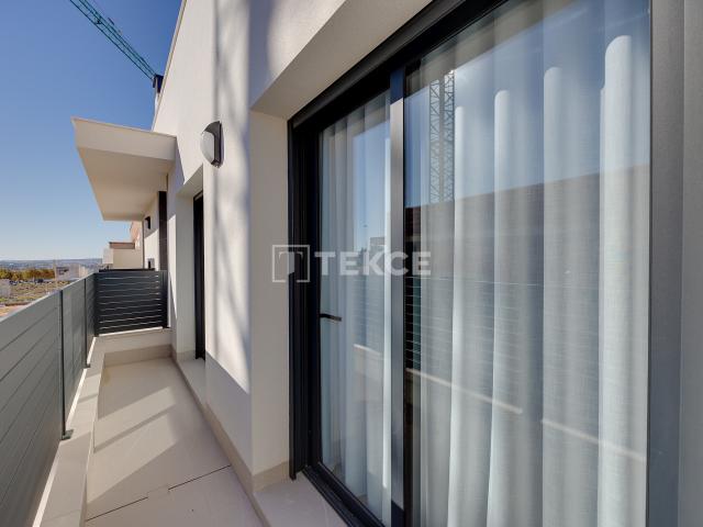 Elegantes Villas de una Sola Planta con Vistas en Torrevieja