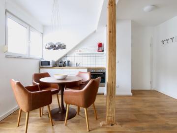Elegant 1 bdr apartment with balcony at Friesenplatz