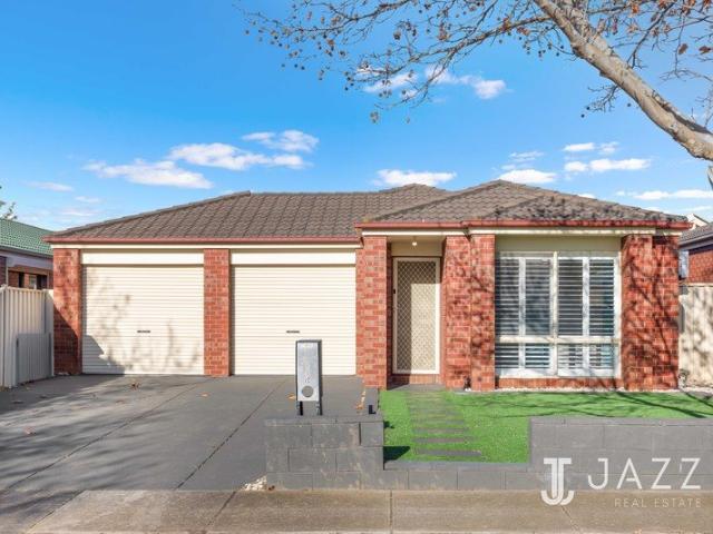 Elegantly Designed Family Home in a Prime Point Cook Pocket