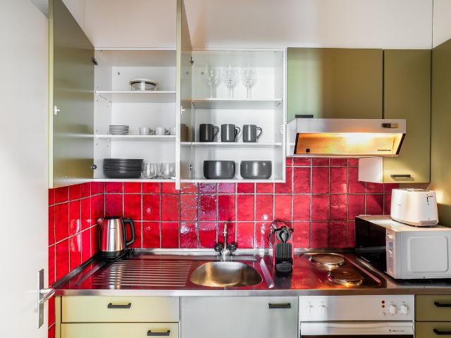 Elegantly Furnished Studio with River Views in Basel Vorstaedte, Basel Amsterdam Apartments for Rent