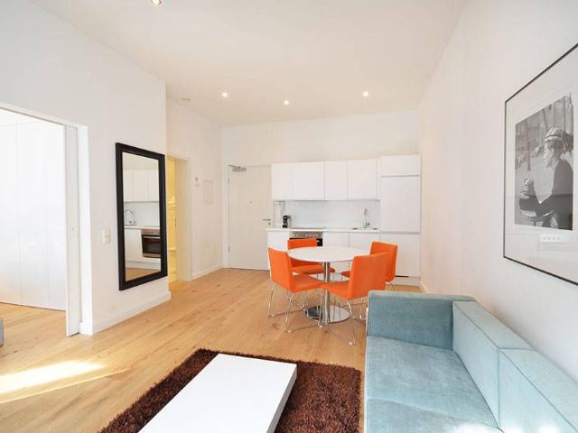 Elegantly furnished serviced apartment for 2 persons in Frankfurt close to old bridge, Frankfurt Amsterdam Apartments for Rent