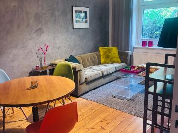 Elegantly Furnished 3 Bedroom Period Apartment with Private Garden in Eimsbüttel, Available Immediately