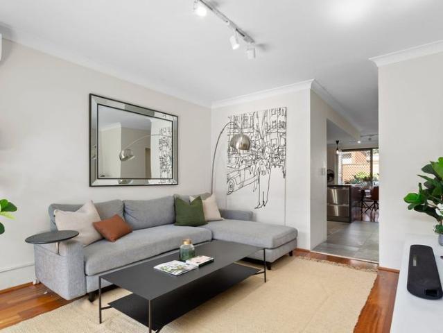 Elegantly Modern Furnished 2 Bed In The Heart of Chippendale 3+ Month Stays Available