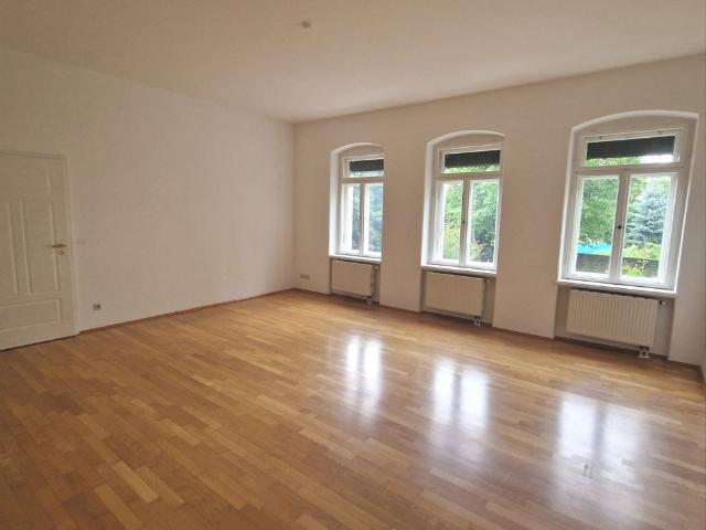 Eleganz trifft Lebensqualität – stilvolle Villenetage in ruhiger Radebeuler Lage