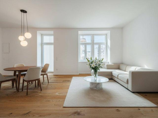 ELEGANZ TRIFFT MODERNE ERSTBEZUG IM REVITALISIERTEN STILALTBAU PROVISIONSFREI