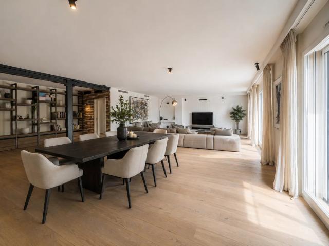 Eleganz und Gelassenheit in Cologny Außergewöhnliche Wohnung mit Terrassen