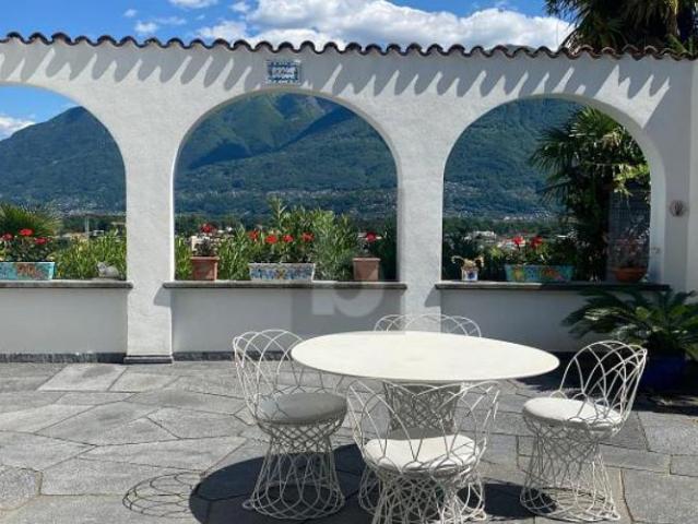 ELEGANZA, TRANQUILLITÀ E VISTA LAGO