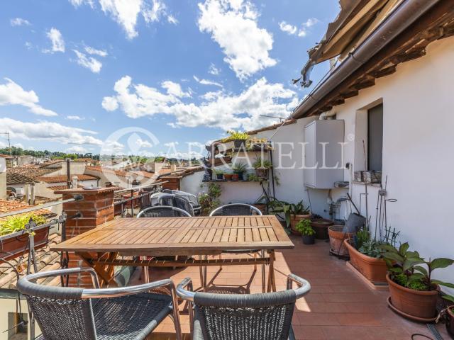Eleganza Contemporanea con Terrazza Panoramica nel Cuore di. 173m² Firenze