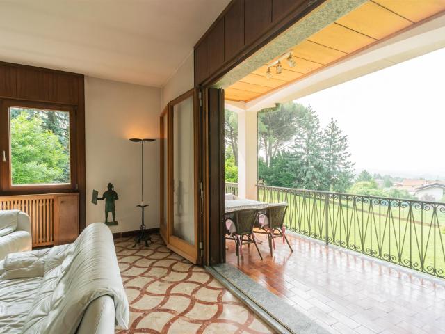 Eleganza, Spazio e Tranquillità a pochi passi dal confine sv. 320m² Saltrio