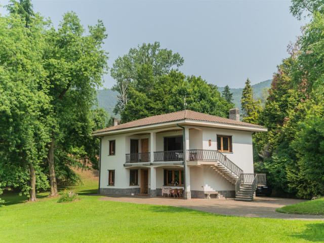 Eleganza, Spazio e Tranquillità a pochi passi dal confine sv. 320m² Saltrio