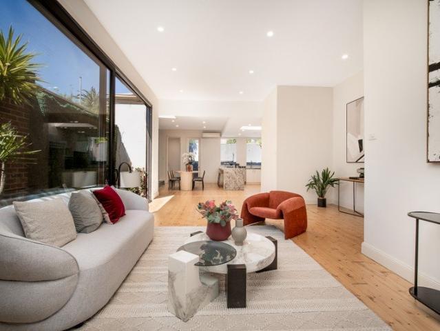 Elegance and Comfort in a Prime Location