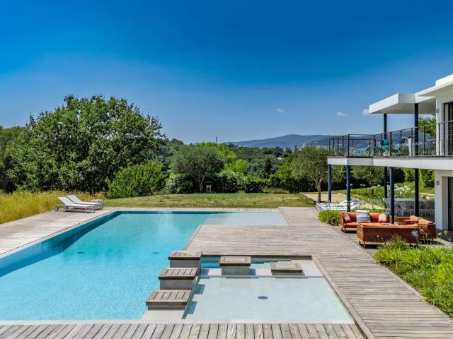 Élégance contemporaine au cœur d’un environnement préservé 355m² Valbonne