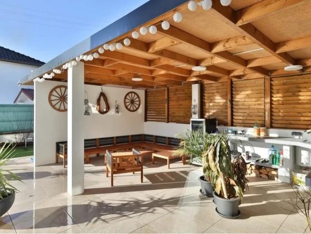 Élégance contemporaine aux portes de la Suisse – Maison d’architecte de 348 m² avec piscine et pool house, cuisine extérieure