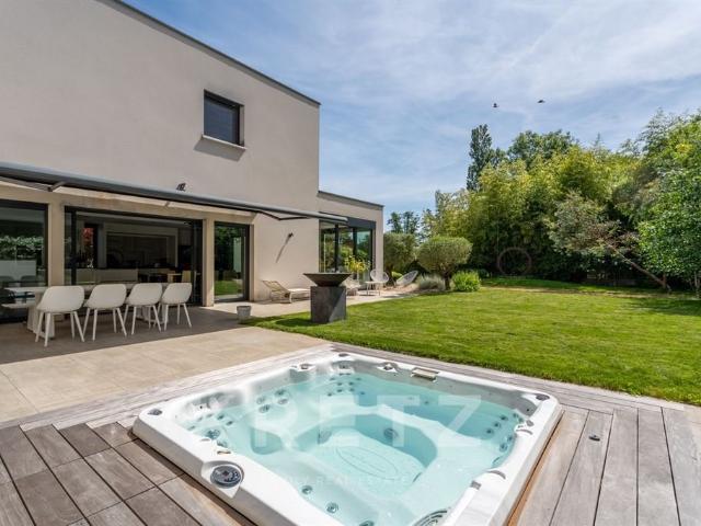 Élégance contemporaine de 311 m² dans cadre bucolique 311m² Saint Just Saint Rambert
