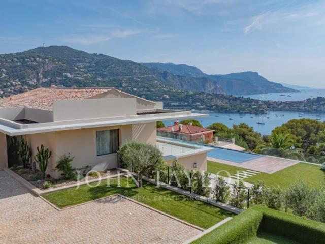 Élégance contemporaine face à Saint Jean Cap Ferrat