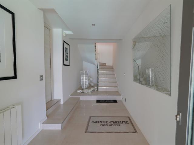 Élégance et Prestige au Sémaphore – Villa Vue Mer avec Pisci. 280m² Sainte Maxime