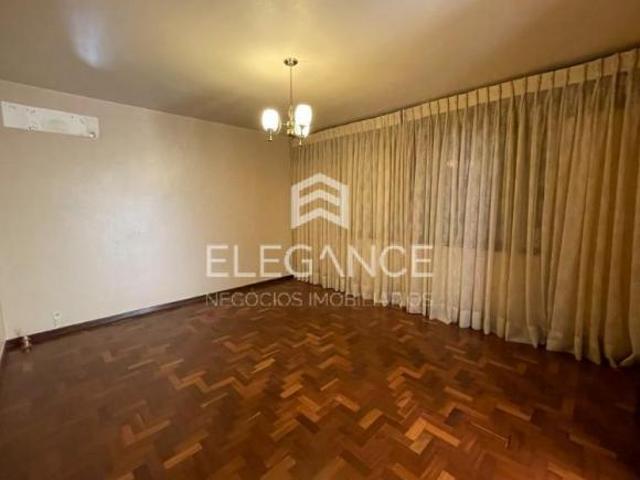 Elegance Imóveis vende ótima casa com 350 m2 privativos 3 dormitórios suíte, terreno 20 X 50, garag