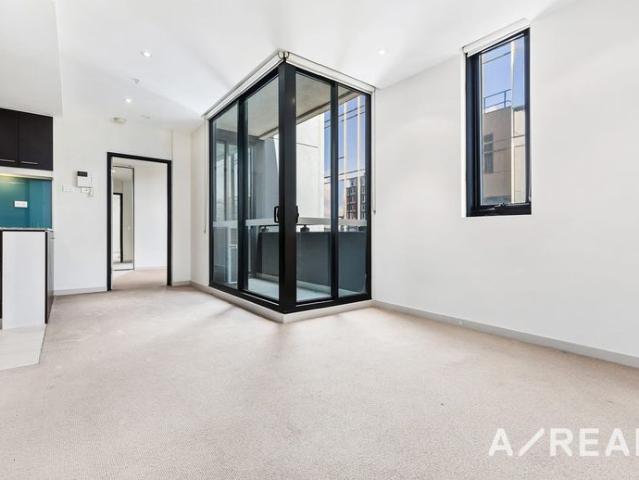 Elegance in the Heart of Carlton – Move In and Enjoy!