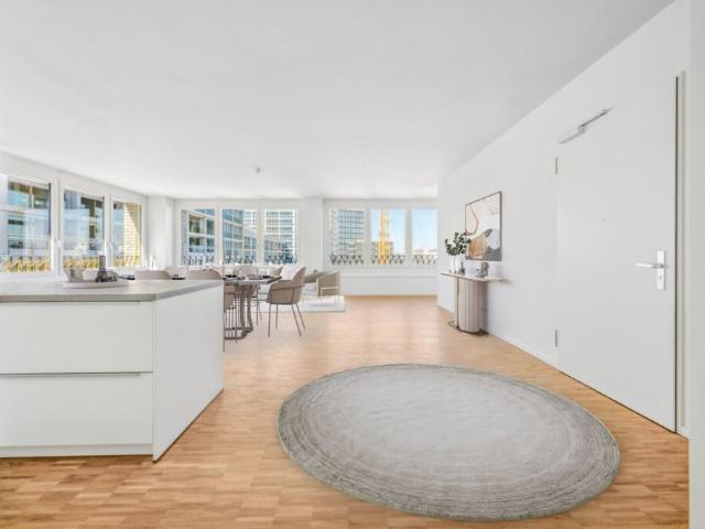 Elegance Meets Space – Großzügiges 3 Zimmer Apartment mit Balkon und Loggia