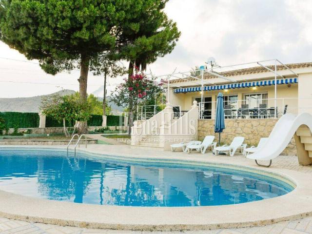 Elegance, Privacy and Fun Just Minutes from Benidorm