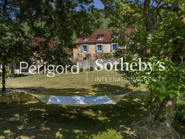 Elégance secréte au coeur du Périgord Noir 449m² Les Eyzies