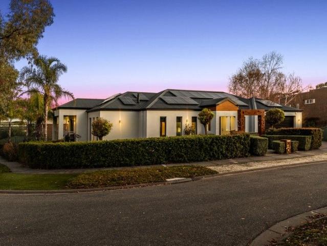 TIMELESS & VERSATILE IN A PREMIER LOCATION