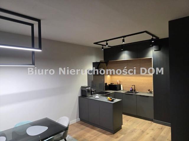 Elegancki 3 pokojowy apartament na ostatnim piętrze z klimatyzacją