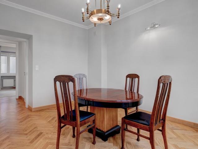 Elegancki 3 pokojowy apartament przy Placu Uni